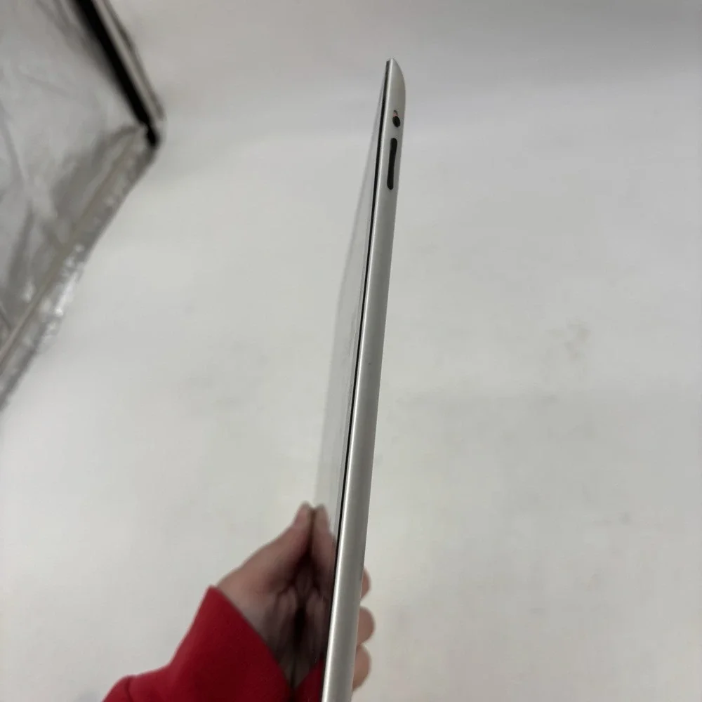 Apple iPad 3rd Gen A1395 16GB Wi-Fi 9.7